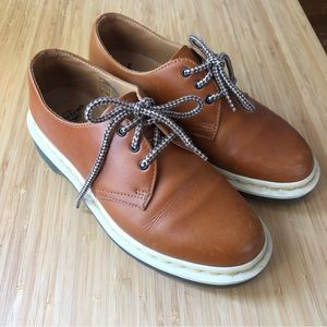 Doc Martens 1461 tan leather Oxfords with natural runner soul. Size 7 women’s.